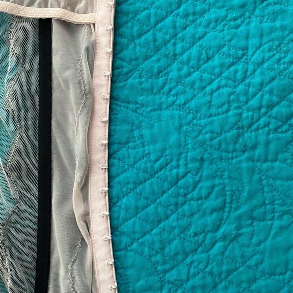 VS pink corset - Picture 3 of 4